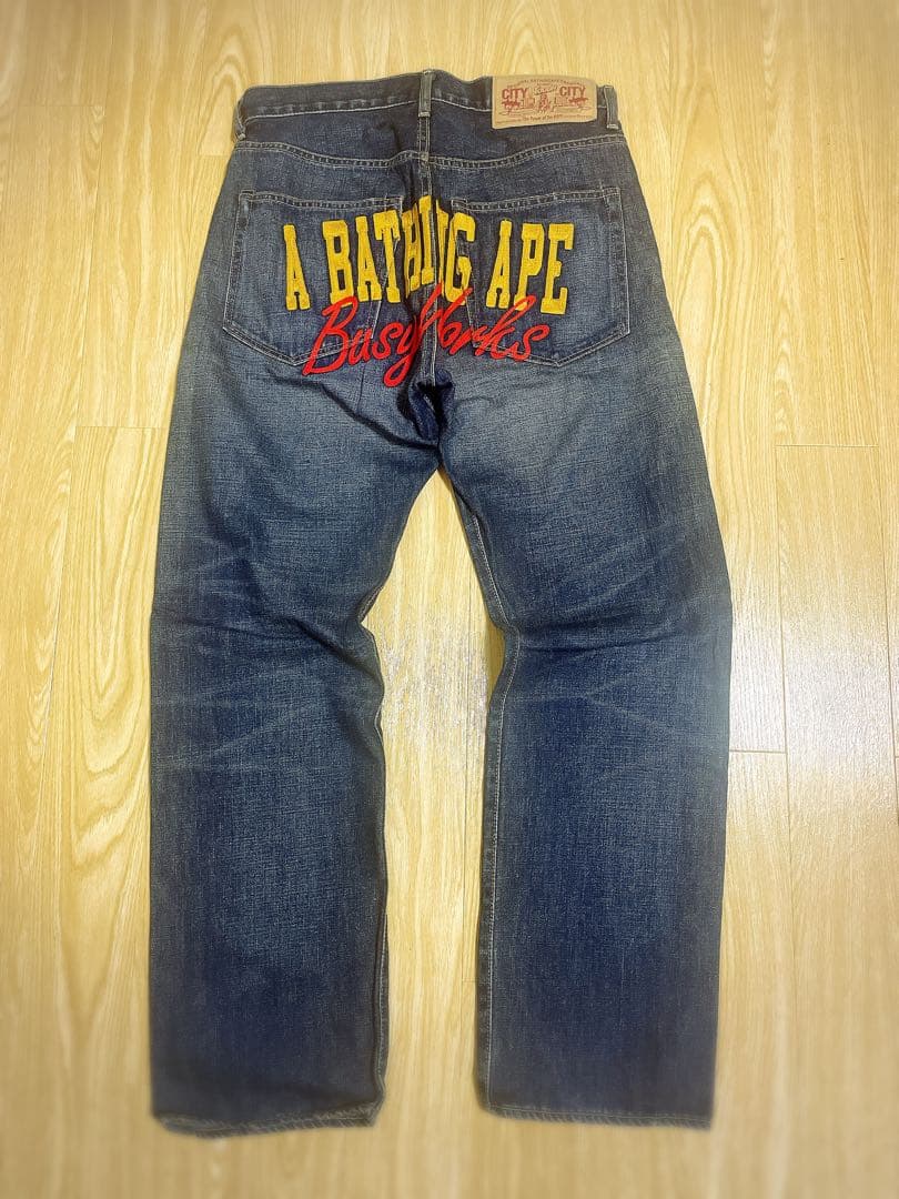 A BATHING APE バック刺繍デニムパンツ