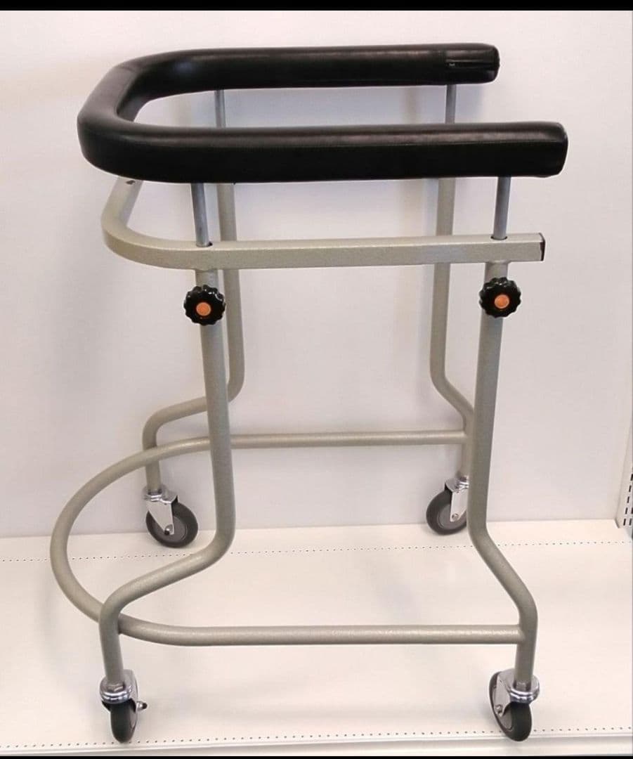 【送料込】歩行器 アルコー3型 中 4輪自在 静音 高さ無段階調整 室内歩行器