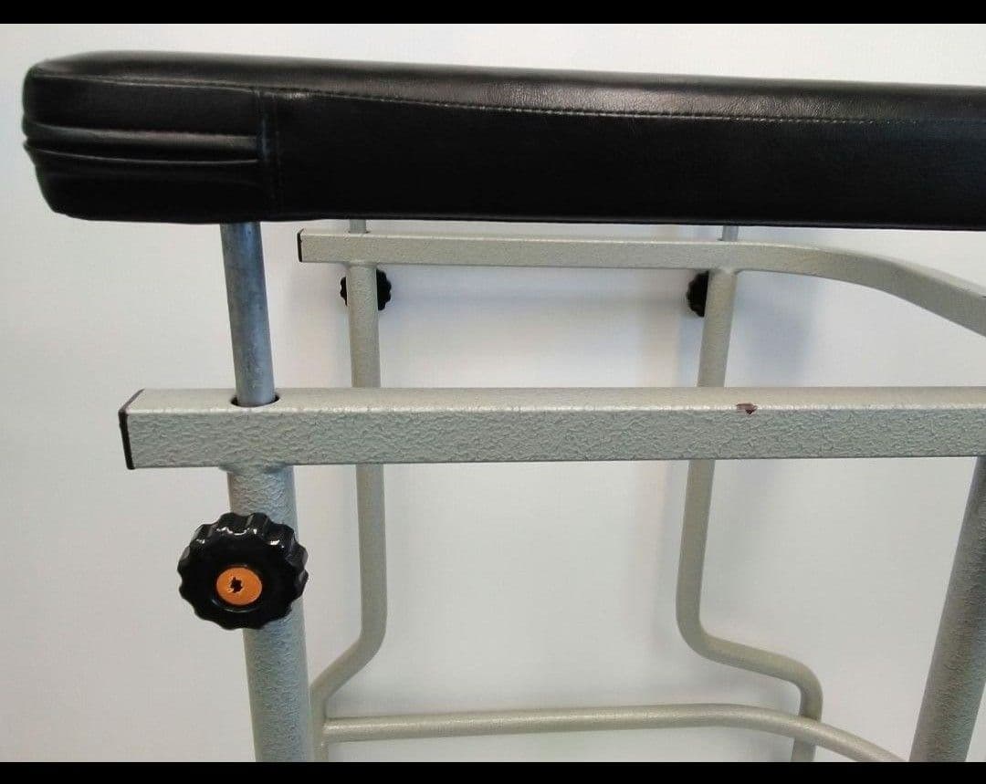 【送料込】歩行器 アルコー3型 中 4輪自在 静音 高さ無段階調整 室内歩行器