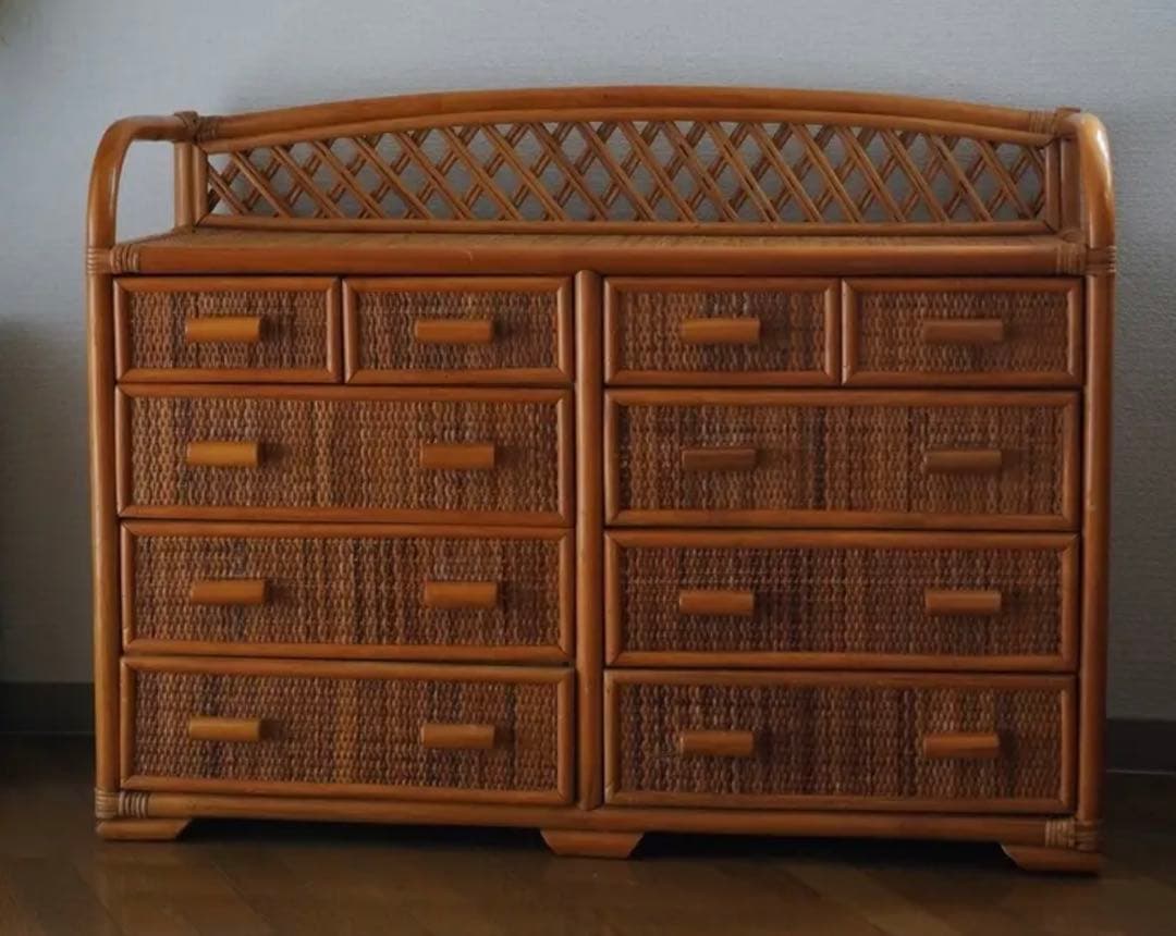 ヴィンテージ　横長のラタンチェスト