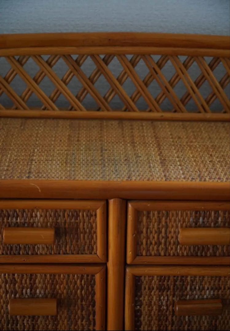 ヴィンテージ　横長のラタンチェスト