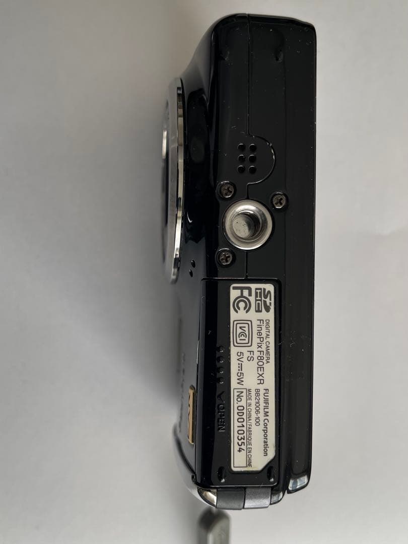 Fujifilm コンパクトデジタルカメラ 本体と充電器付き