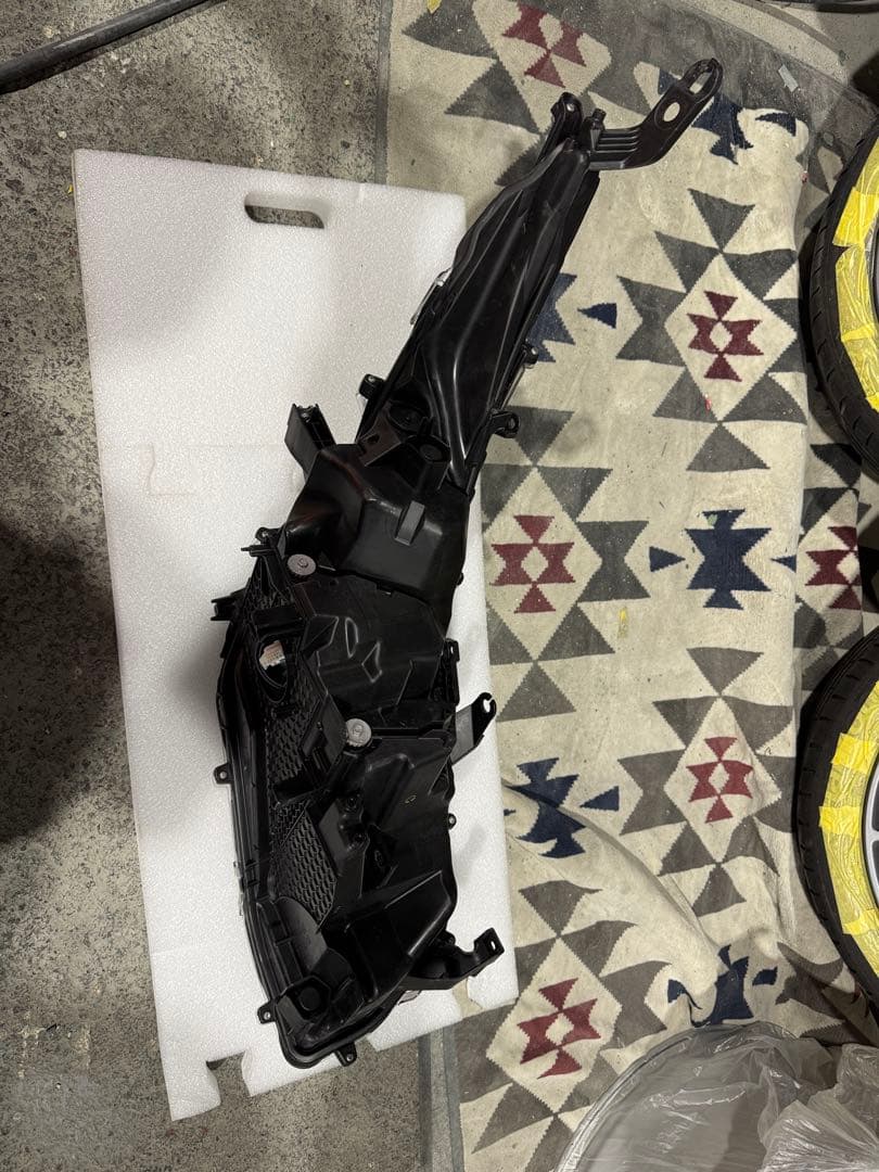 トヨタ　プリウス　PHV 左ヘッドライト 補修用