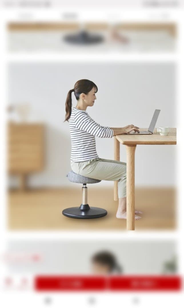 赤いクッション椅子