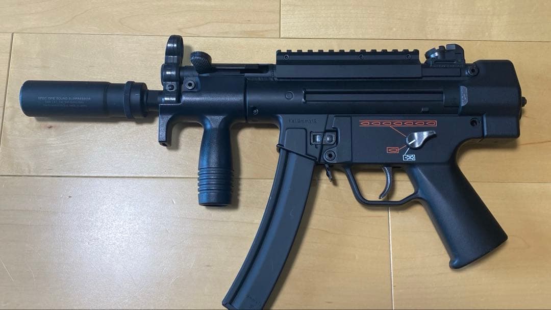 MP5 サブマシンガン ブラック サイレンサー付き