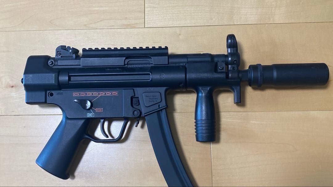 MP5 サブマシンガン ブラック サイレンサー付き