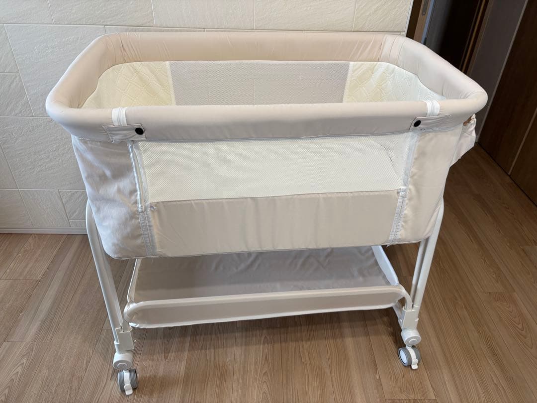 kino linpo ベビーベッド キャスター付き 収納棚付き 　クリーム色
