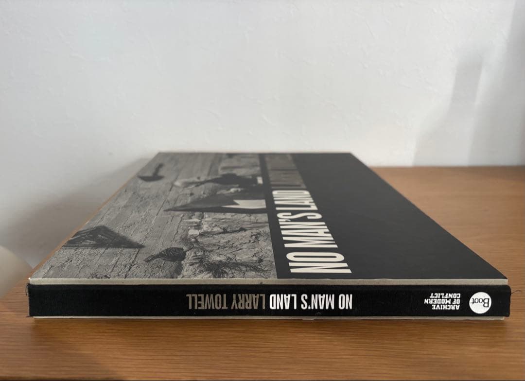 LARRY TOWELL 「NO MAN'S LAND」