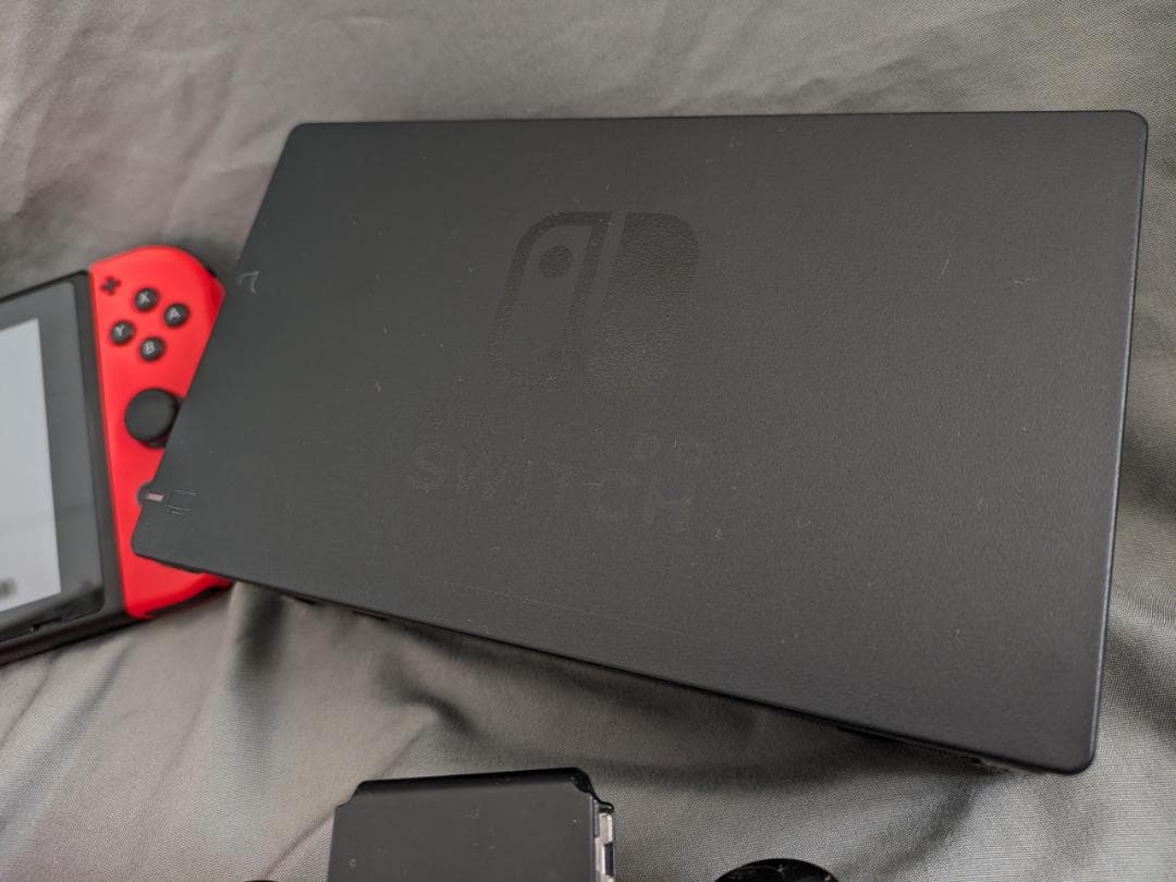 Nintendo Switch 本体＋Joy-Conグリップミニ・2個セット付