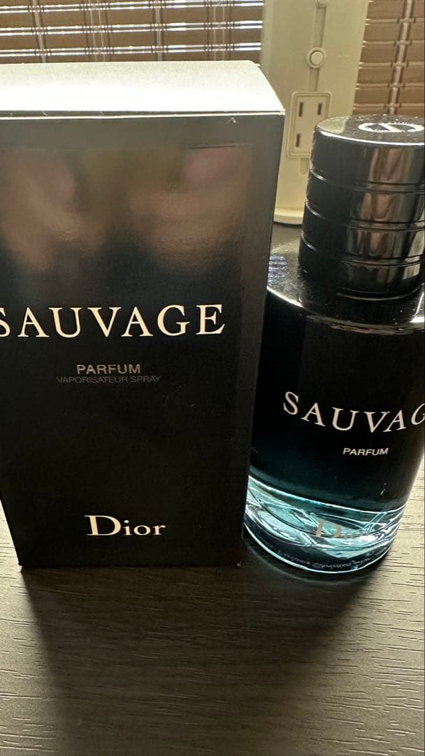 Dior SAUVAGE PARFUM 箱入り