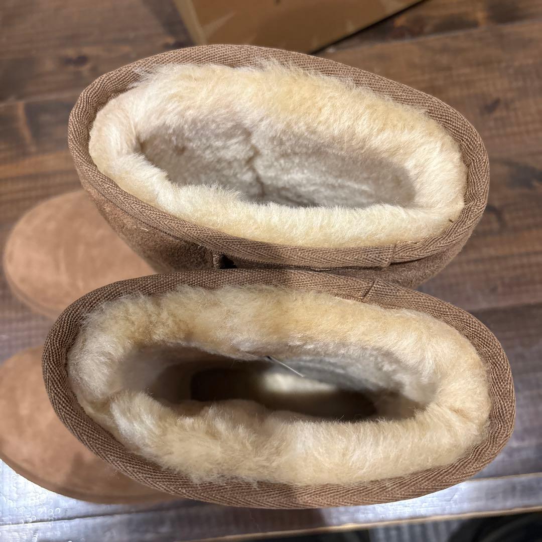 【新品未使用】UGG アグ ムートンブーツ　W CLASSIC SHORT 7