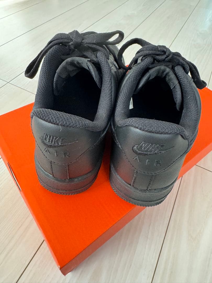 Nike Air Force 1 ブラックスニーカー
