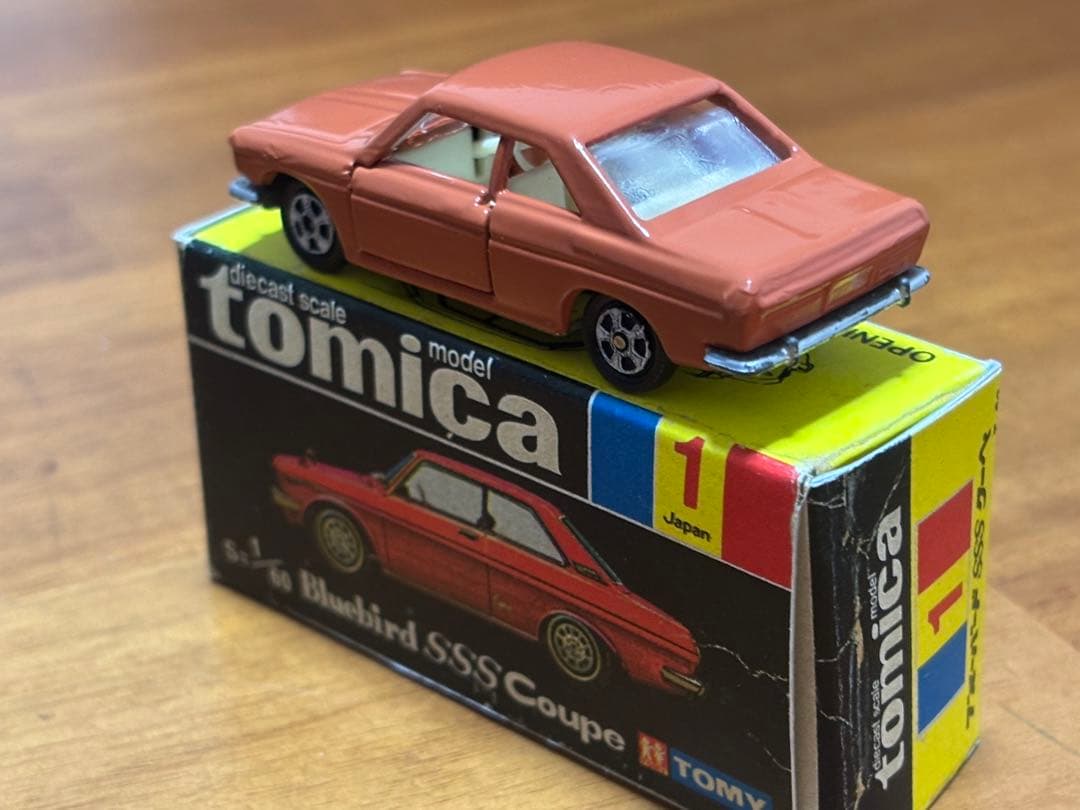 最初期　黒箱トミカ ブルーバード SSS クーペ　サファリレッド　アイボリー内装