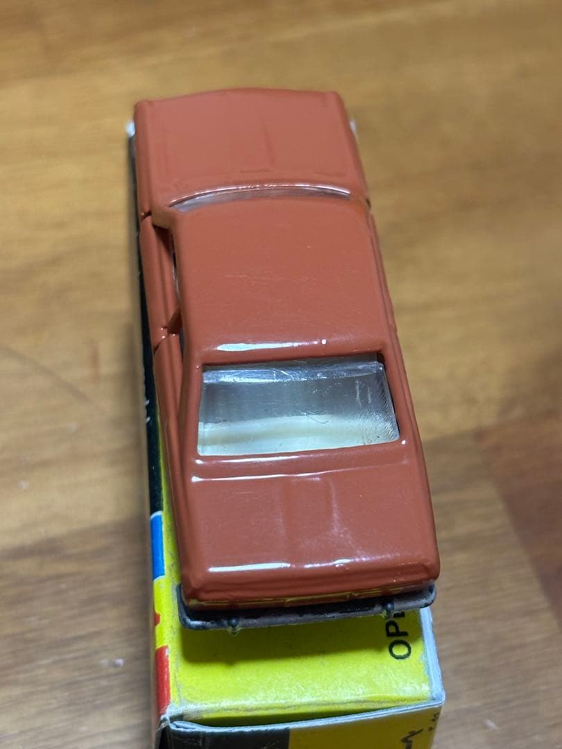 最初期　黒箱トミカ ブルーバード SSS クーペ　サファリレッド　アイボリー内装