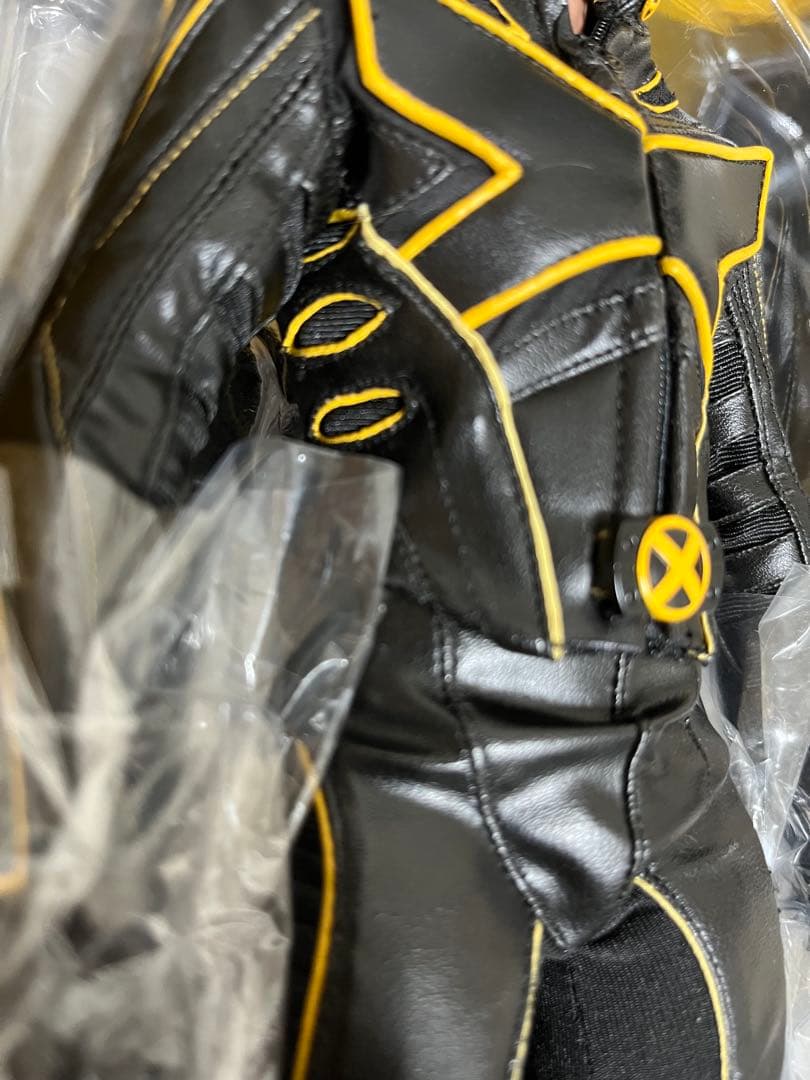 X-MEN: ウルヴァリン 1/6スケールフィギュア