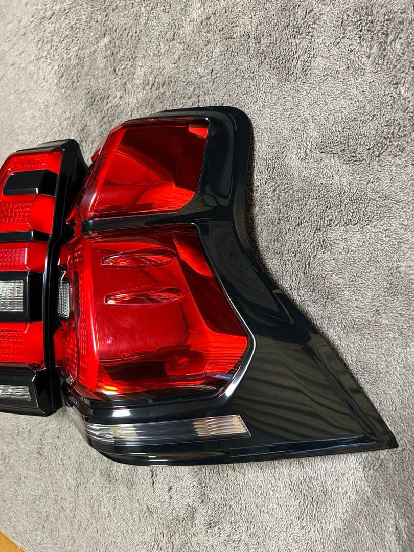 ランクルプラド 150系後期 トヨタ純正テールランプ