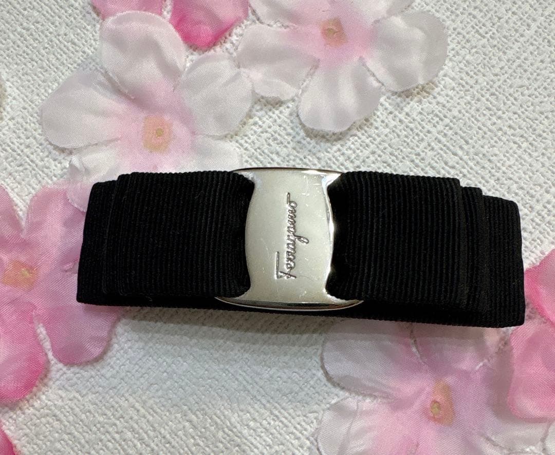 Ferragamo フェラガモ リボンヘアバレッタ (ブラック×シルバー)