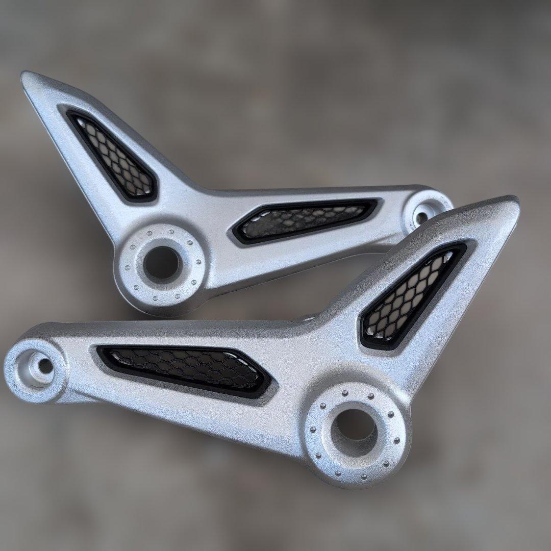 RnineT 純正 シートサイドブラケット