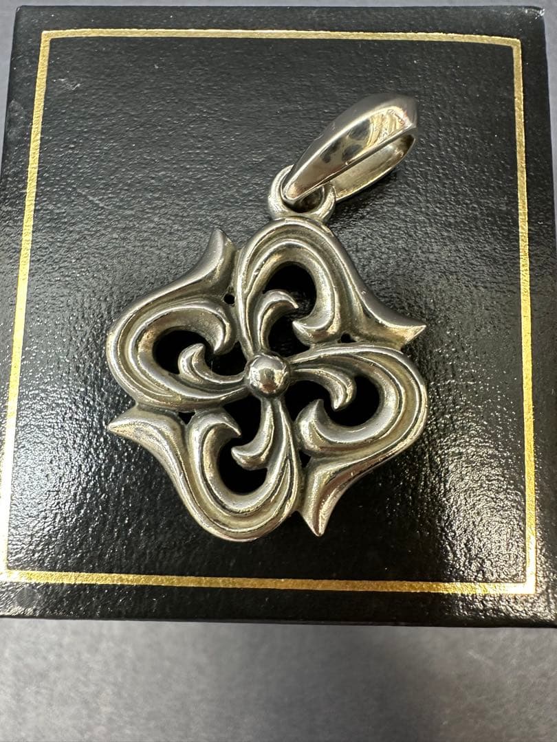 Shin's シルバー フラワーモチーフペンダントトップ