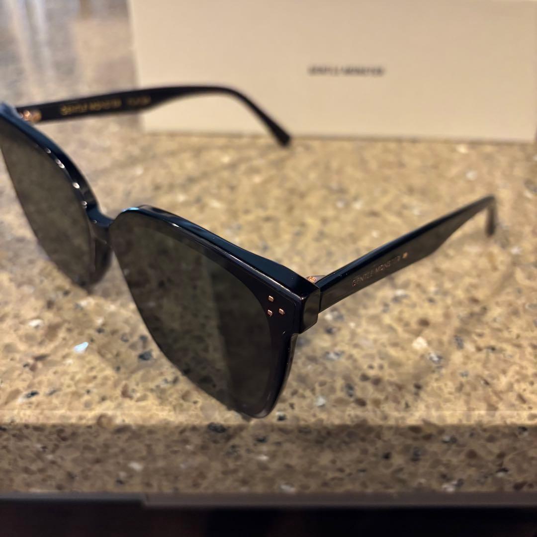 ジェントルモンスター　GENTLE MONSTER HER ハー　愛の不時着