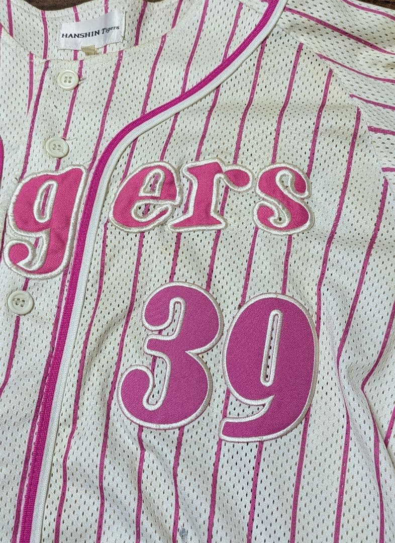 阪神タイガース　刺繍ユニフォーム　TIGERS M