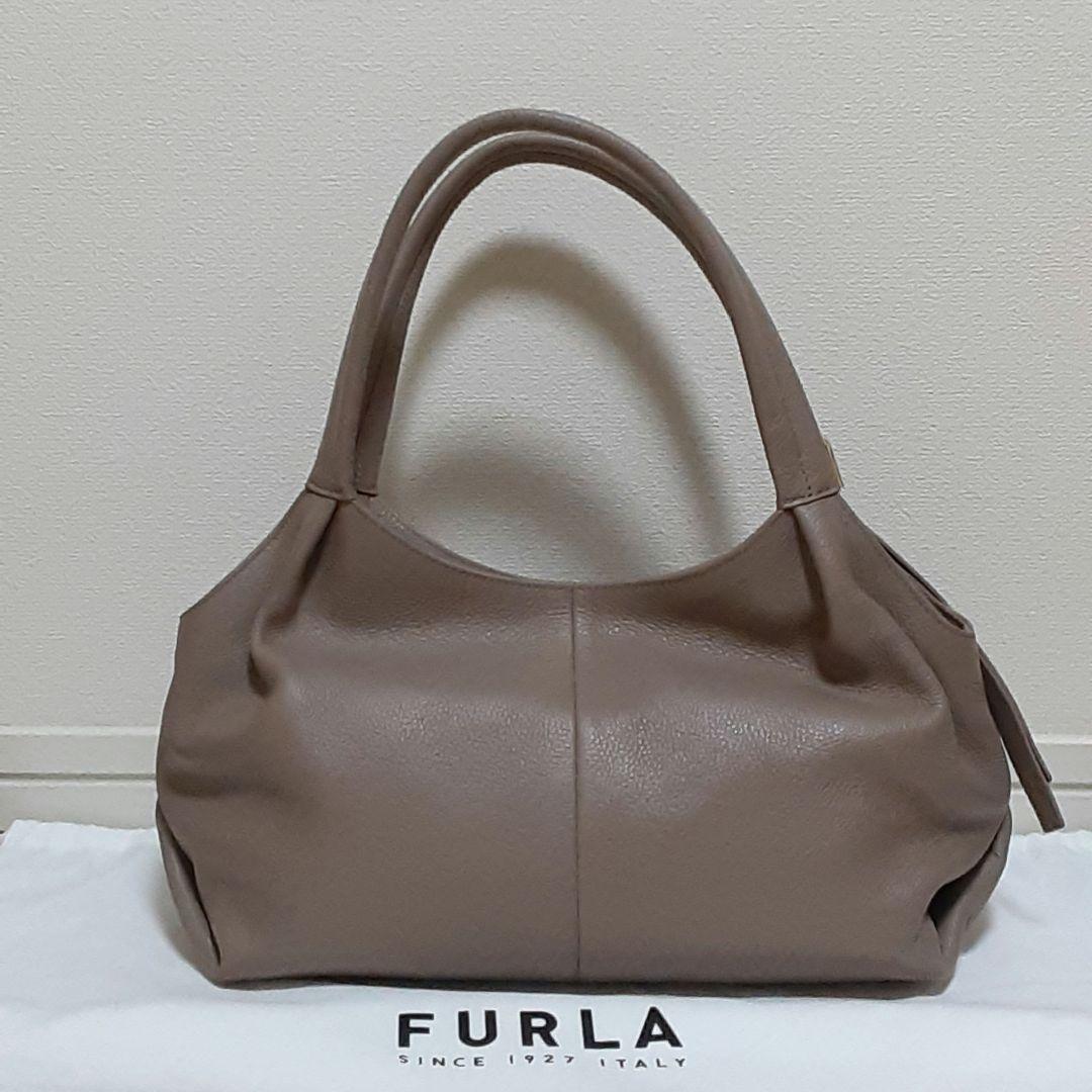 まーみんです。FURLA プラネータ　ミディアム　トープ