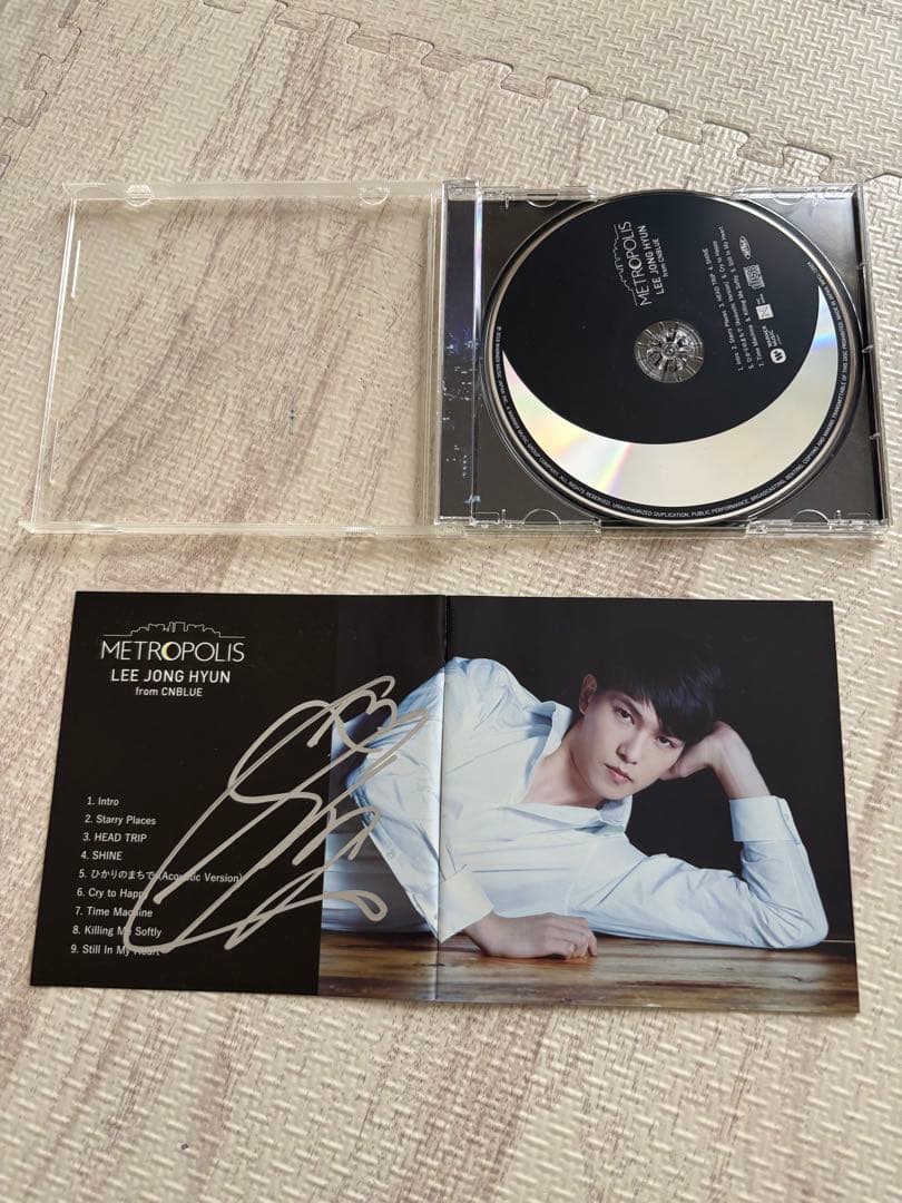 CNBLUE イジョンヒョン　ソロ　サイン入り　レア　本物