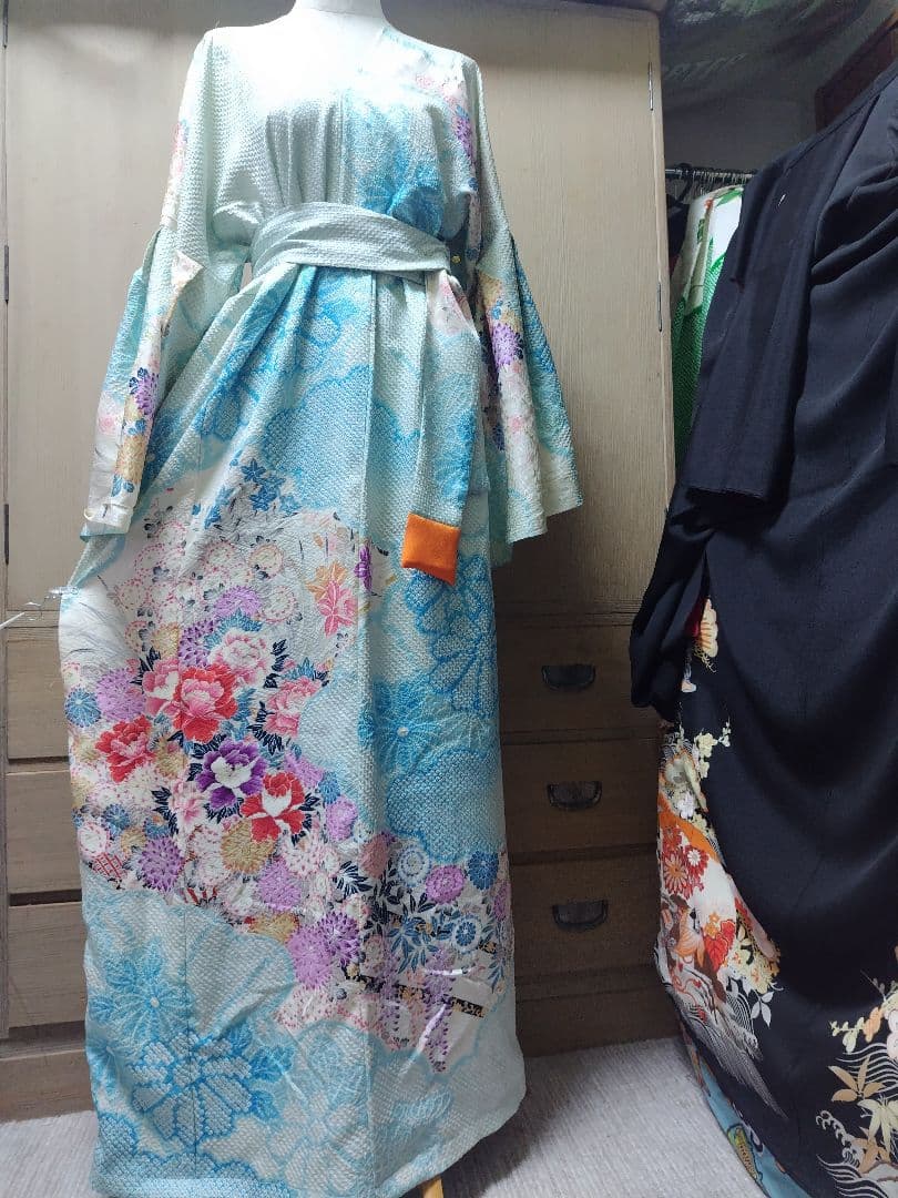 orihime振り袖絹リメイクワンピースです。