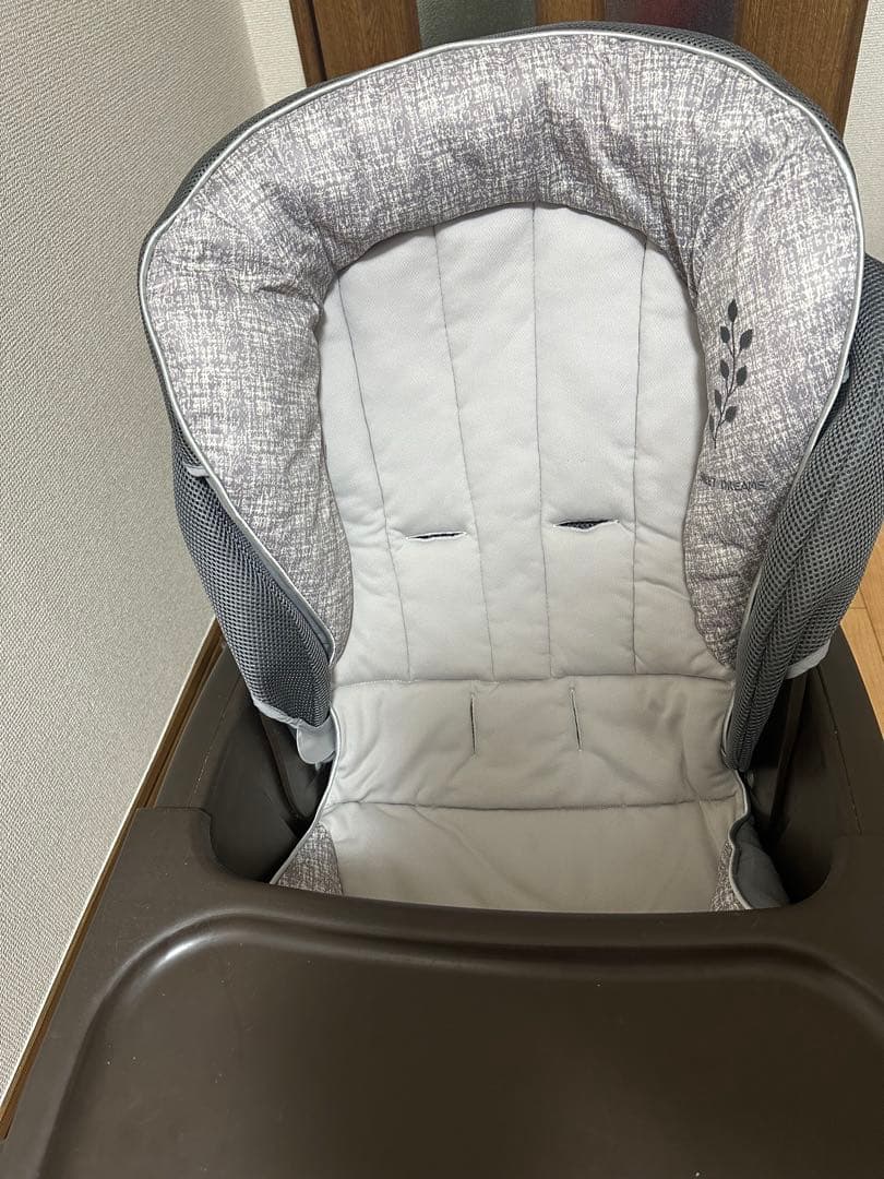 ユラリズム　オートスイング　Aprica ハイローチェア　替えの新品クッション付