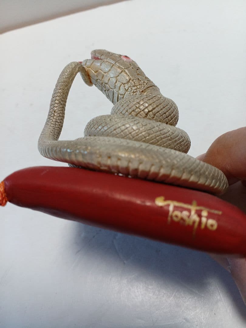 朝隈俊男さん　巳　蛇　サイン入り　高さ７センチ