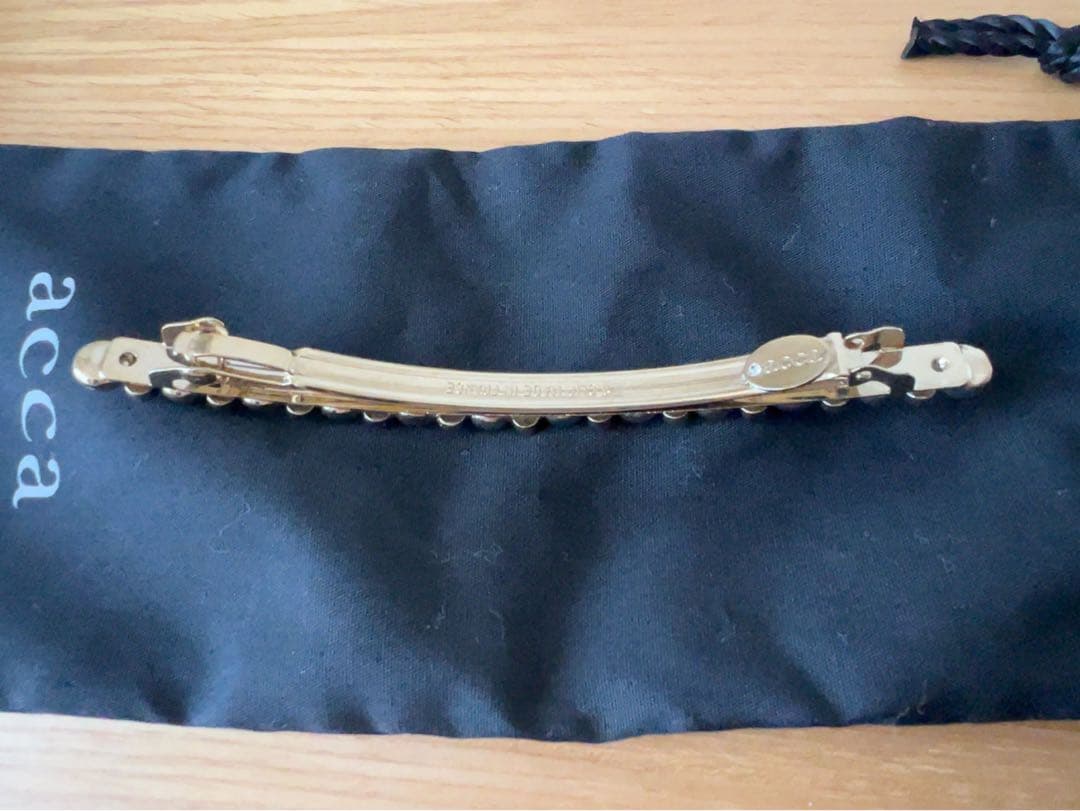 【新品未使用品】acca ベリーバレッタ　ホワイト 袋・箱付き☆本日限定価格