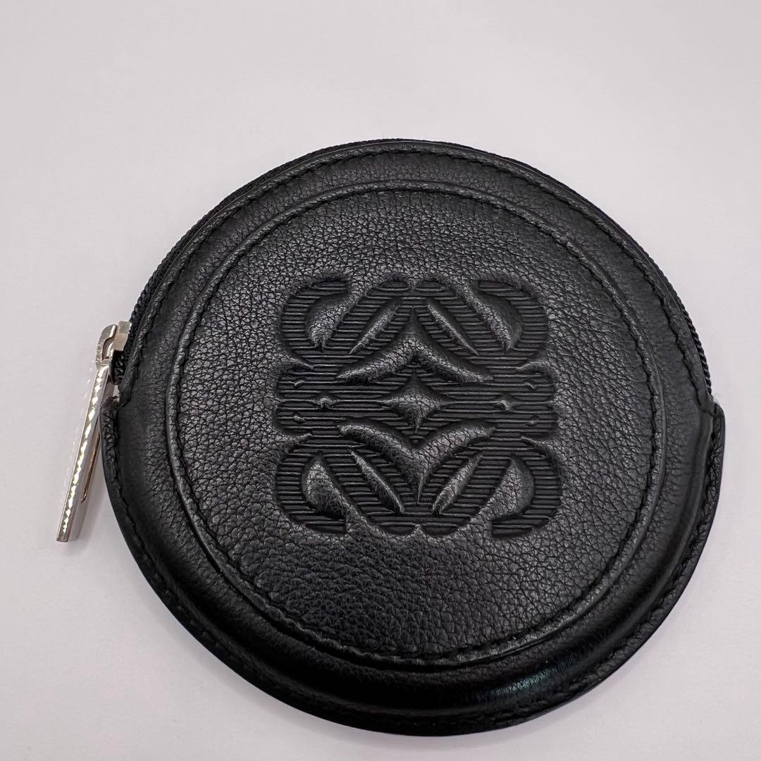 LOEWE ケース　アナグラム　ブラック　型押し　エンボス　丸型　ロゴ