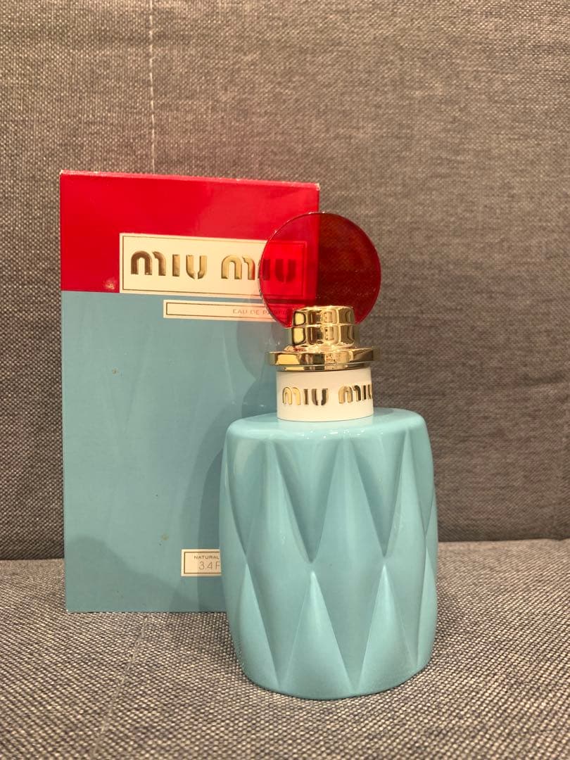 美品miumiu ミュウミュウ　香水　オードパルファムフローラルジャスミンローズ