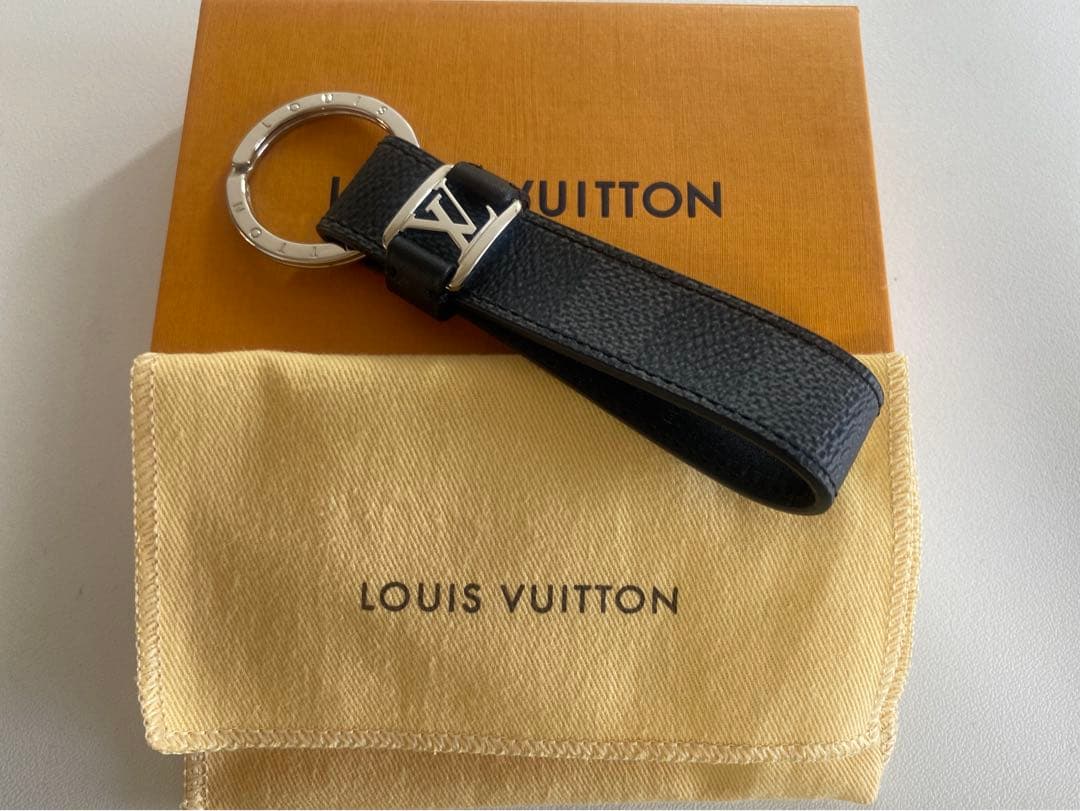LOUIS VUITTON ルイヴィトン キーホルダー　LV ドラゴンヌ 未使用