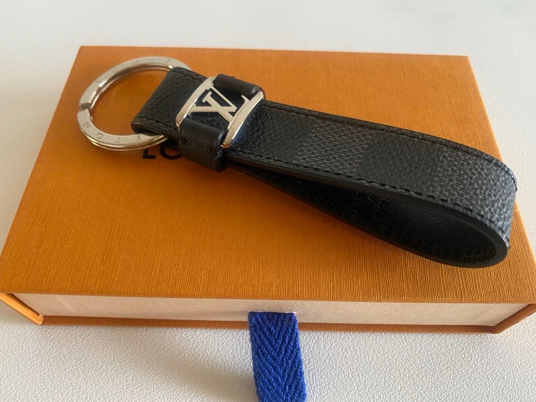 LOUIS VUITTON ルイヴィトン キーホルダー　LV ドラゴンヌ 未使用