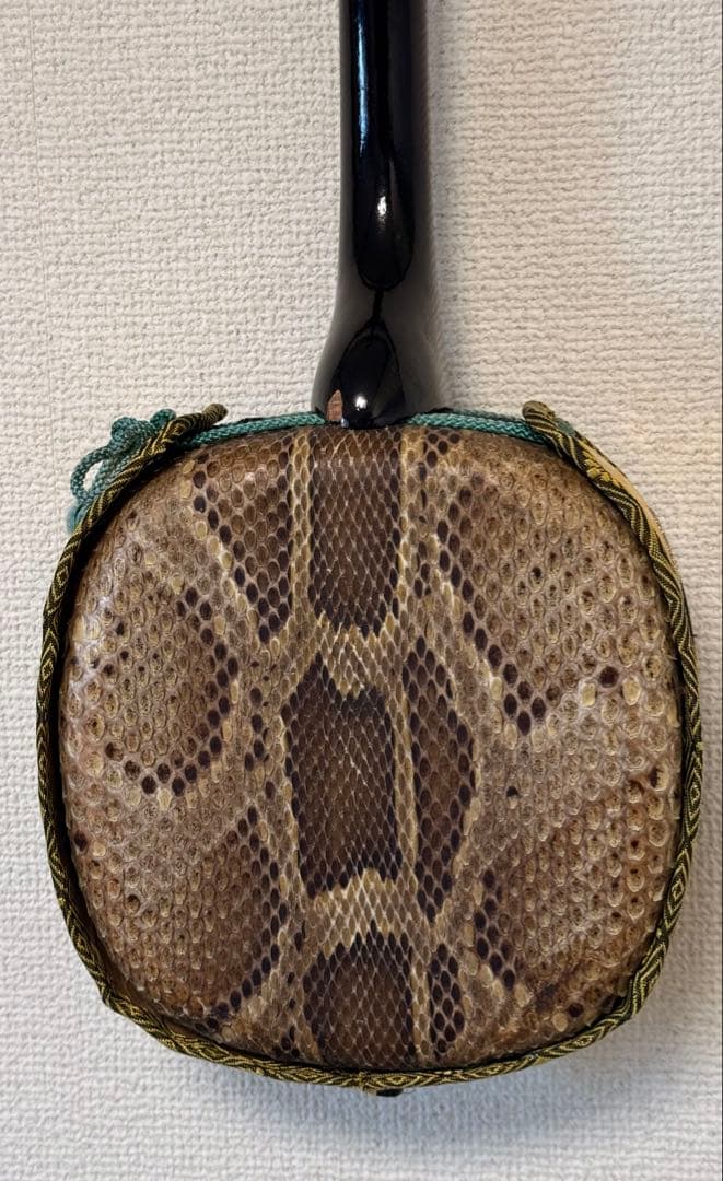 沖縄三線　蛇皮　本皮　スマートカラクイ