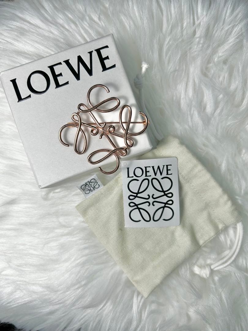 ロエベ　LOEWE ブローチ