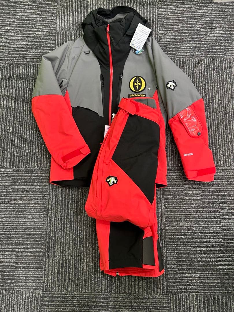 デサント　スキーウエア　チームオガサカ　ジャケットMサイズ パンツLサイズ