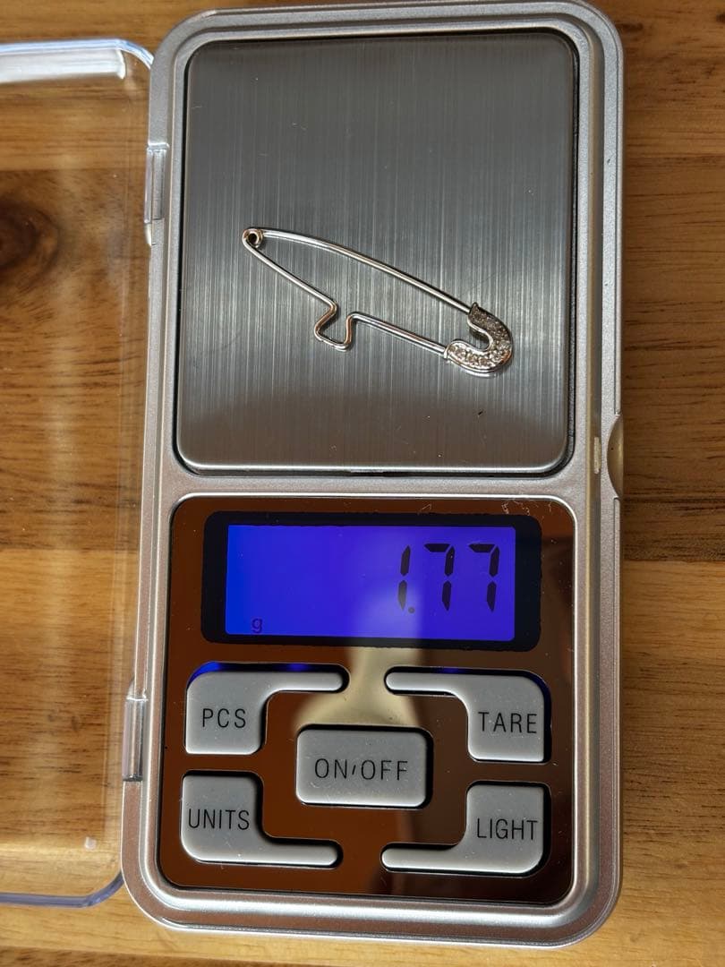 K18 ダイヤ入り　安全ピン　ブローチ　メガネホルダー　三越