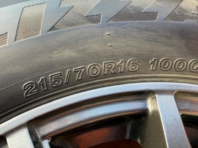デリカ アウトランダー スタッドレスセット 215/70R16 2018年製