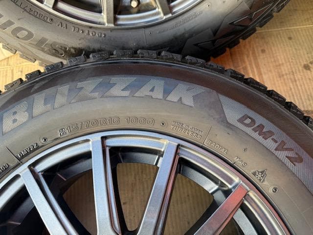 デリカ アウトランダー スタッドレスセット 215/70R16 2018年製