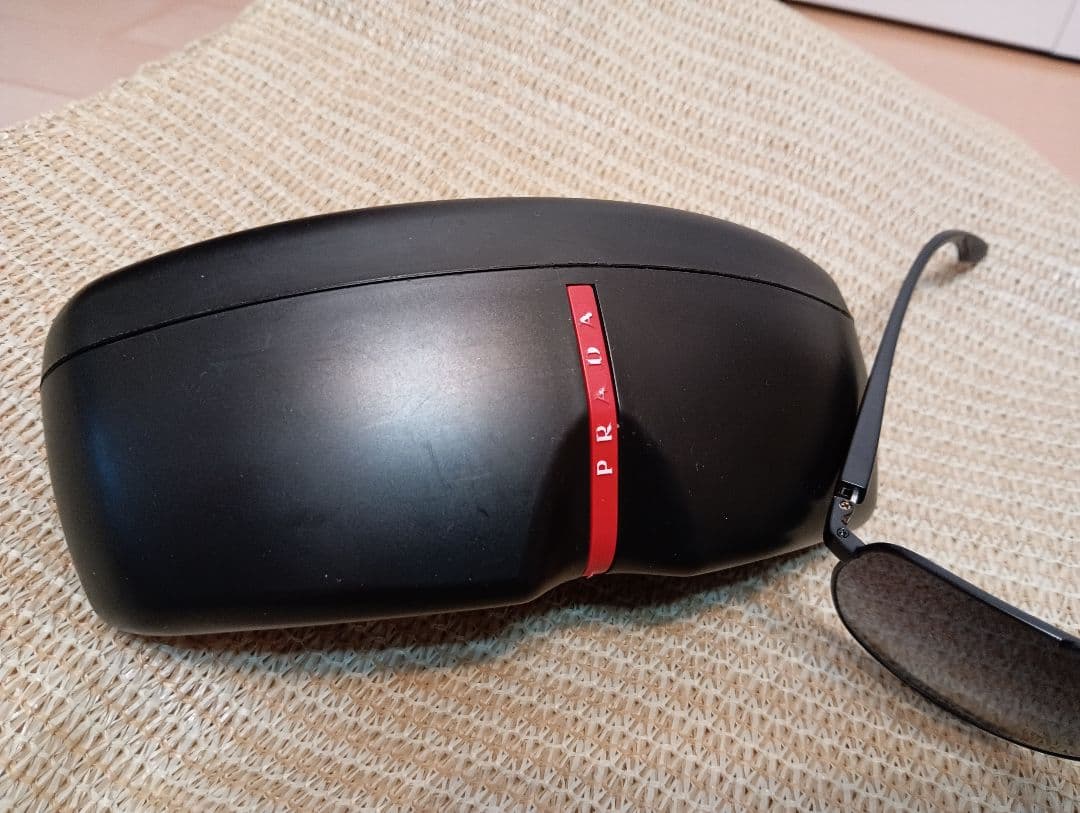 PRADA 偏光サングラス ケース付き