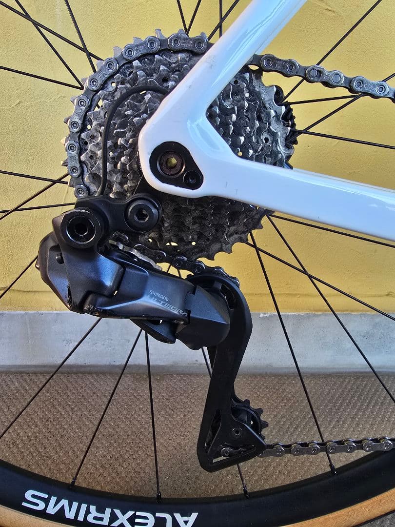 コルナゴ V3 DISC ULTEGRA Di2 サイズ520 2023モデル