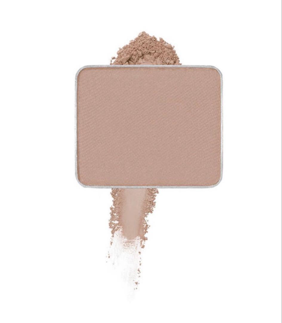 シュウウエムラ プレスド アイシャドー 8色 定価：24970円