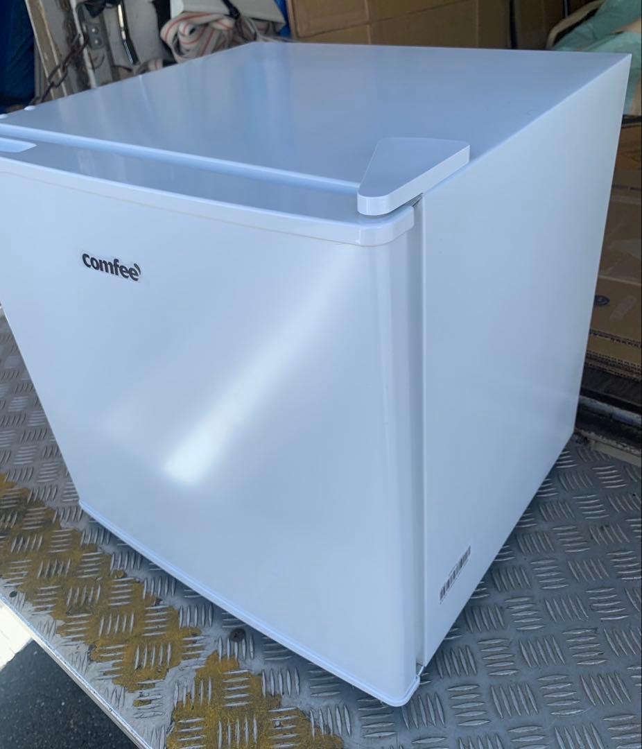 ハル　美品 高年式　コンフィーCOMFEE' コンパクト冷蔵庫