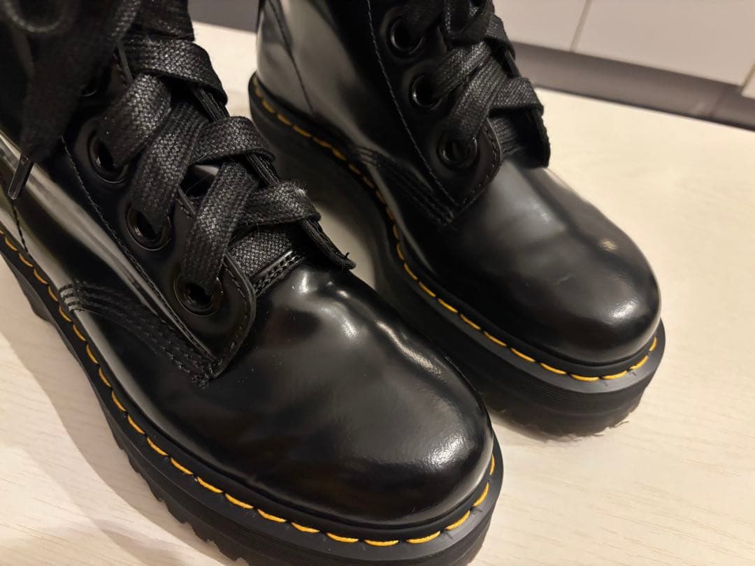 Dr. Martens Molly ブラック ブーツ