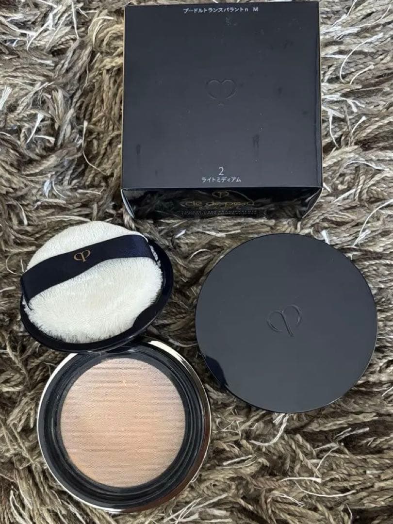 クレ・ド・ポーボーテ　プードルトランスパラントn フェイスパウダー