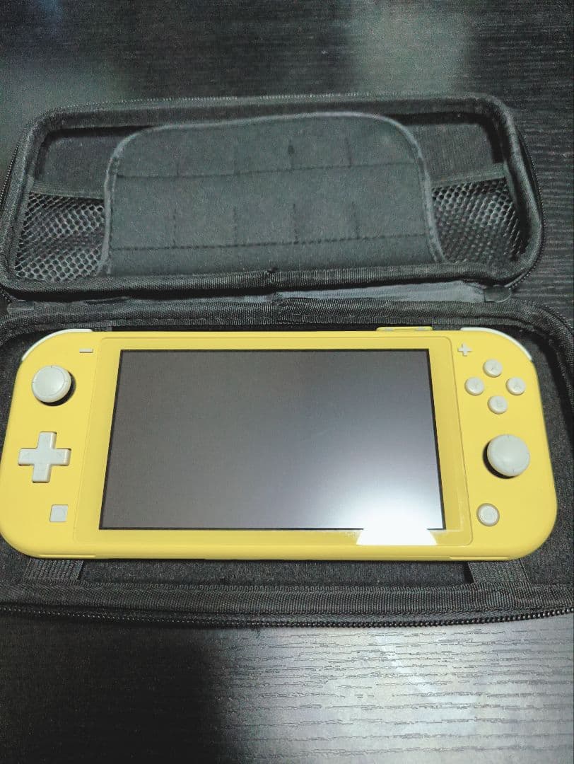 美品 ニンテンドースイッチライト 本体 イエロー ケース付き