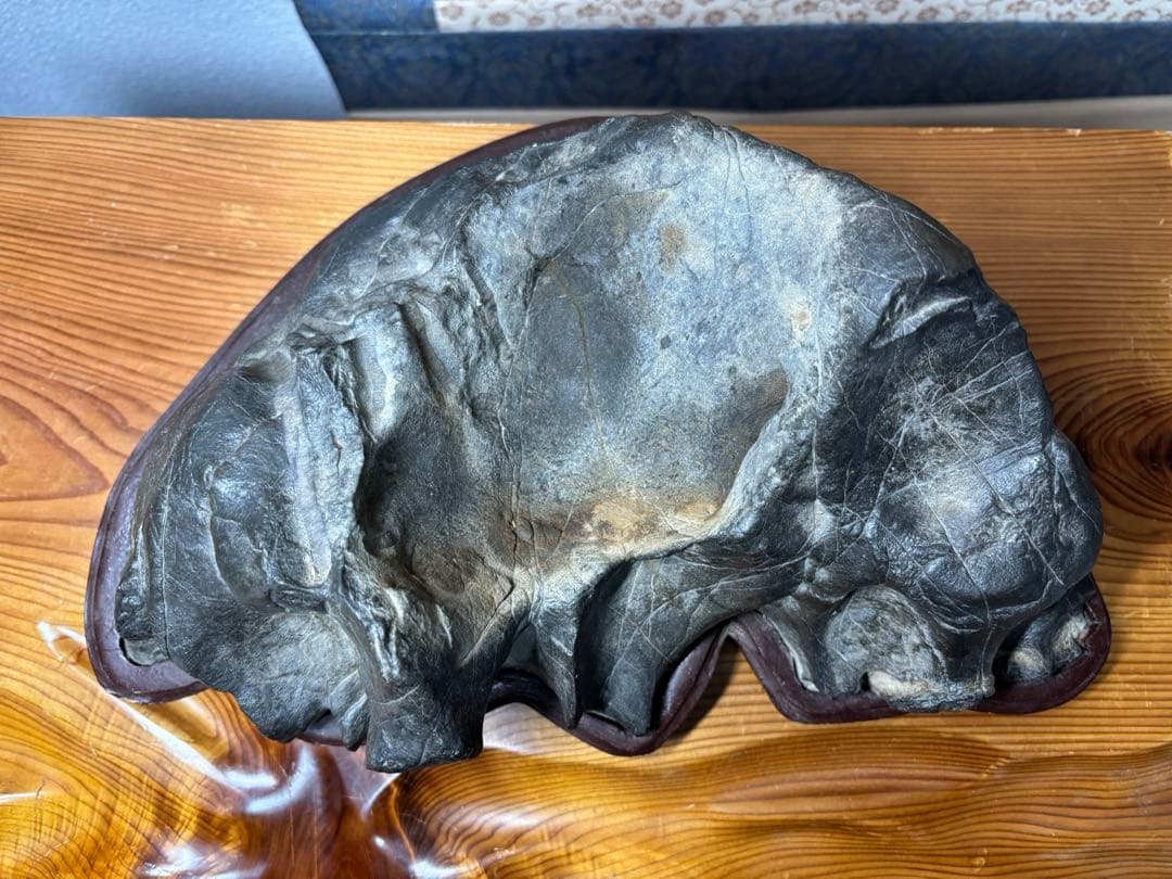 神居古潭石 真黒石 遠山 溜まり石 観賞用 水石 台座付