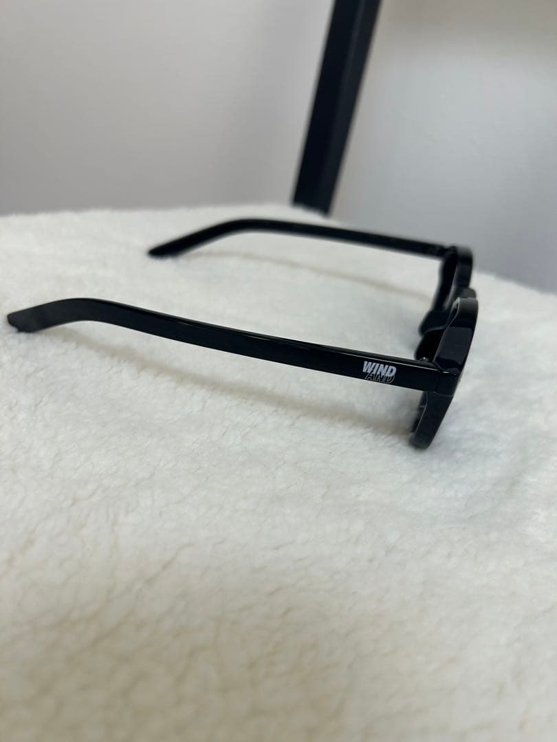 【完売品】WIND AND SEA サングラス:ブラック(ケース付き)